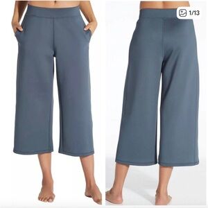 Calia Lumia Scuba cropped wide leg pants in graphite - size small